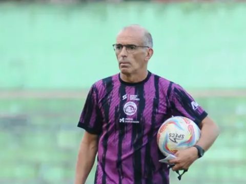 Masih Terpuruk di BRI Liga 1, Muncul Rumor Arema FC Datangkan Pelatih Baru