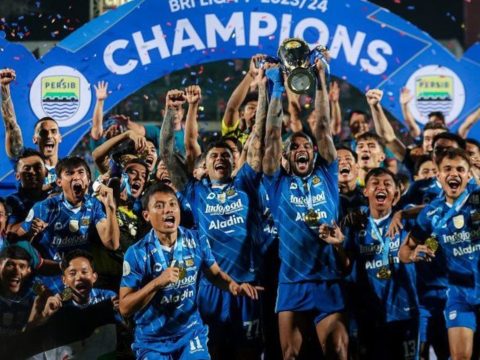 Tiga Bintang Untuk Persib Bandung